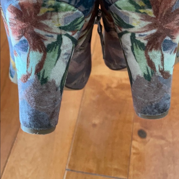 Nine West Savitra Velvet Taupe Booties - Picture 11 of 12